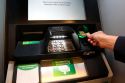 ЦБ призвал банки ограничить выдачу наличных через банкоматы