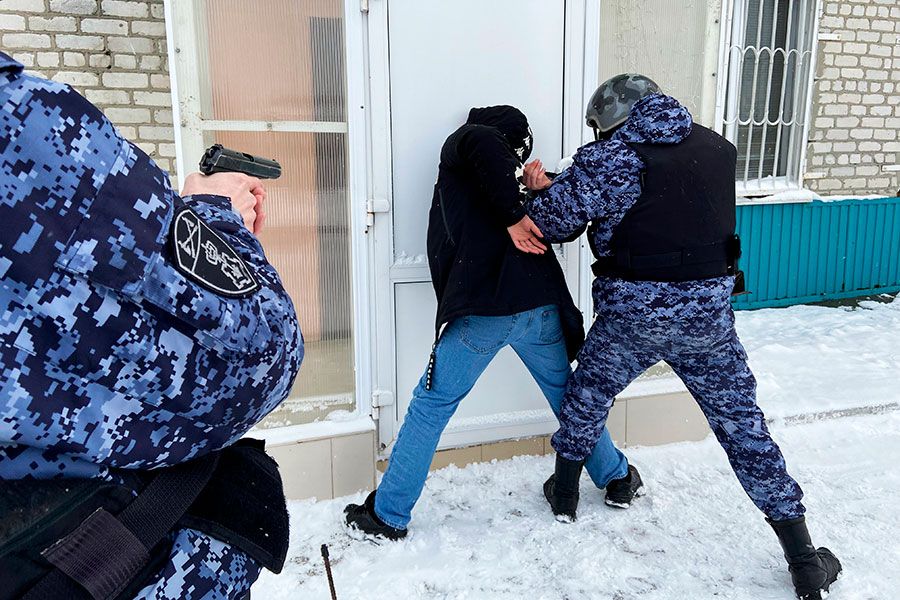 01.12 12:00 В Ульяновске сотрудники Росгвардии задержали мужчину, подозреваемого в совершении кражи