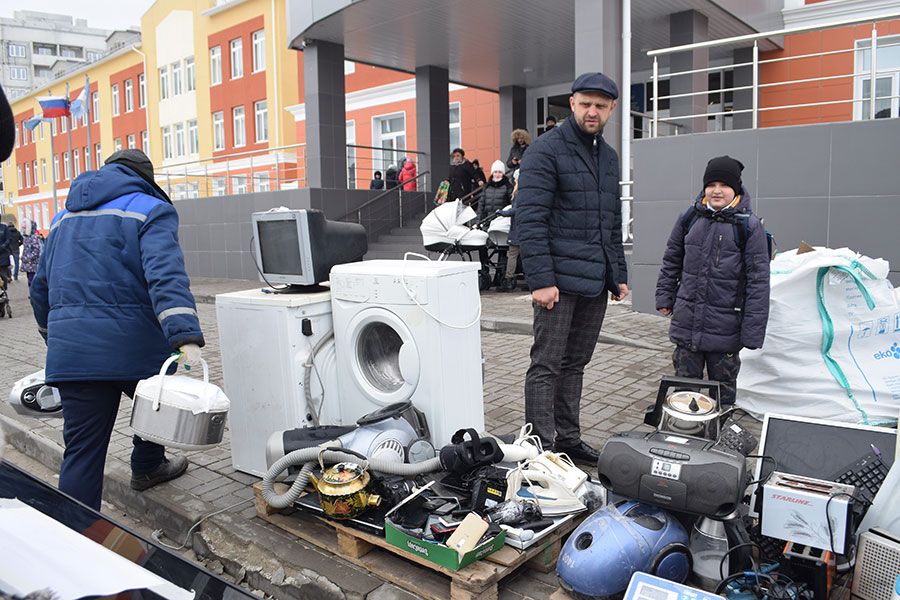 22.03 09:00 В День Земли ульяновские лицеисты собрали 800 кг электротехнических отходов