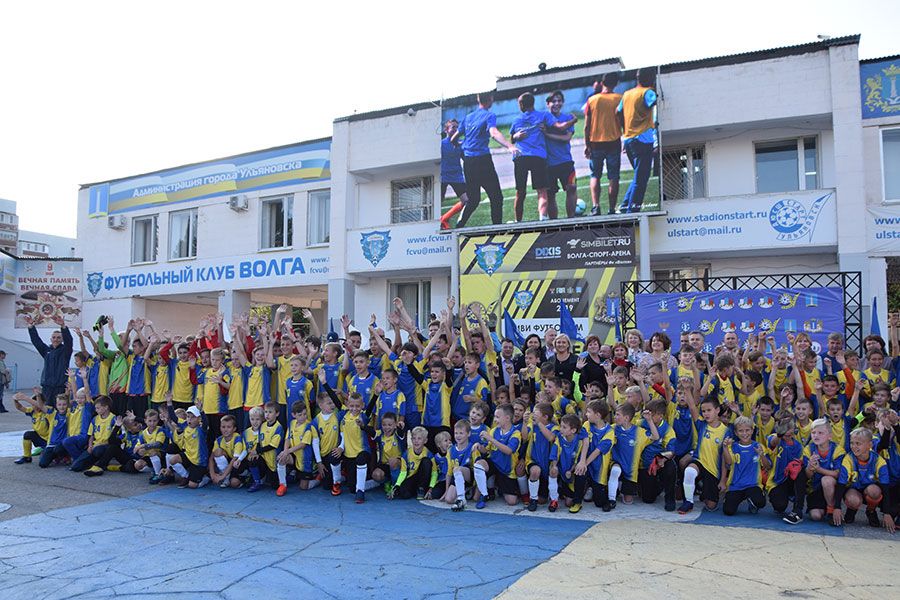 08.08 15:00 Юным ульяновским футболистам подарили 330 комплектов спортивной формы