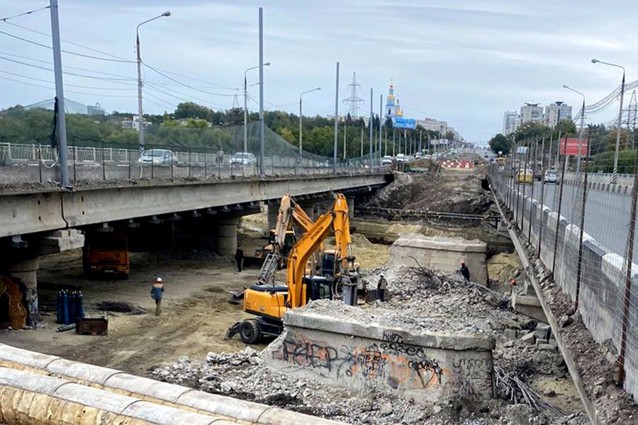 19.09 16:00 Завершён демонтаж серединной части моста по улице Минаева