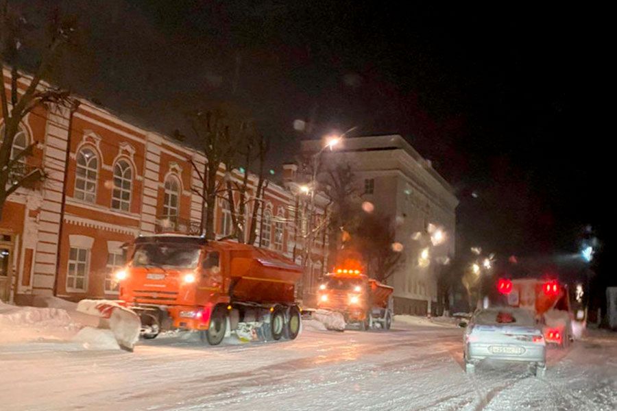 22.11 13:00 Ульяновские дорожники в круглосуточном режиме борются с последствиями снегопада