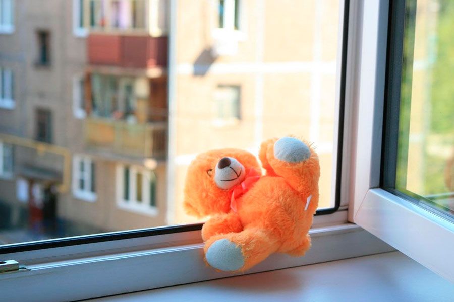 22.01 15:00 В Ульяновске проводится проверка по факту падения из окна малолетнего ребенка