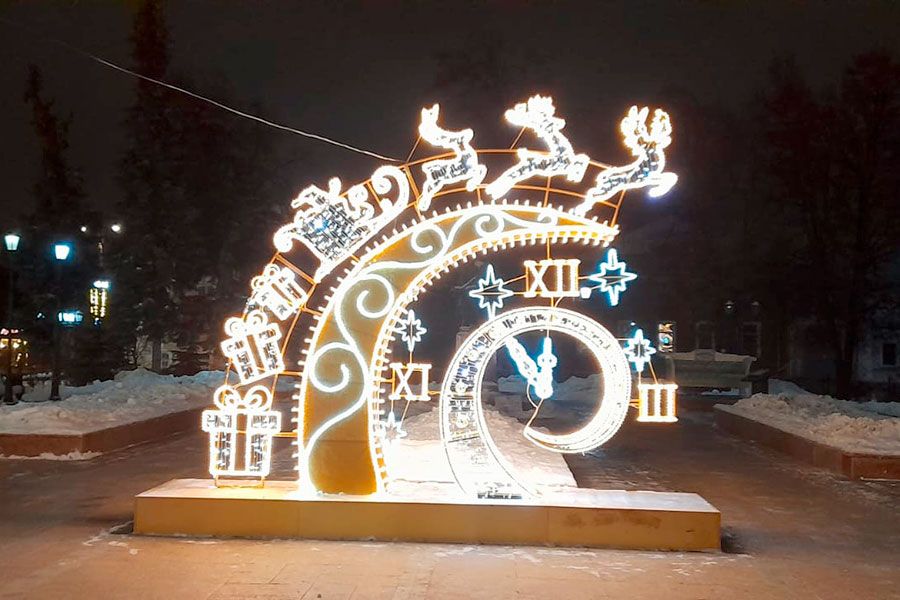 30.11 08:00 Улицы Ульяновска начали украшать к новогодним праздникам