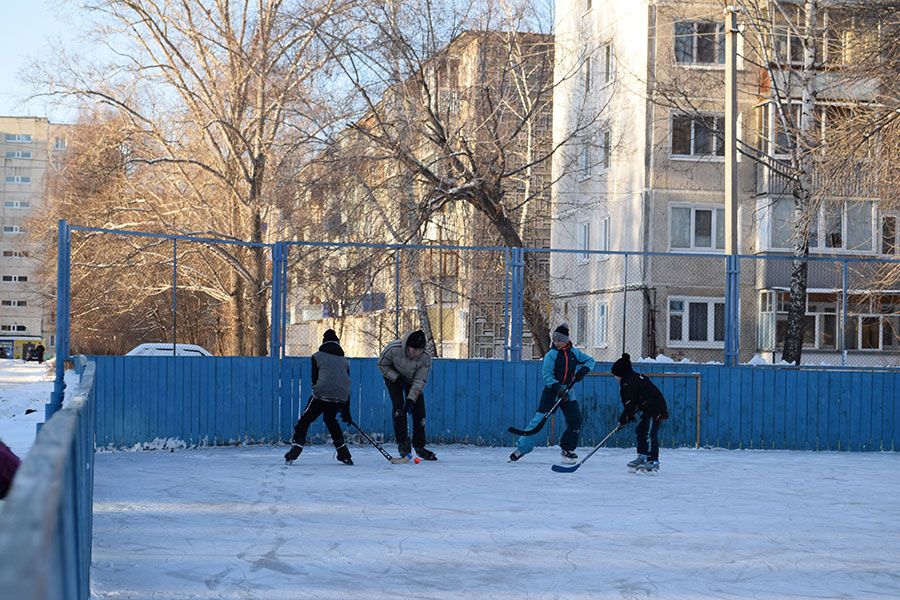 04.12 10:00 В ульяновских дворах начали заливать катки