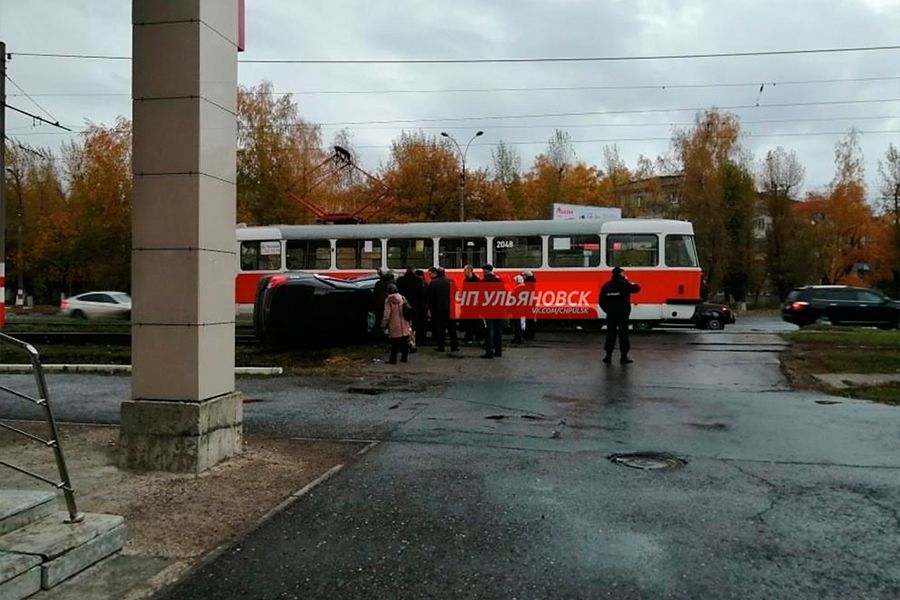 01.10 12:00 ДТП на Локомотивной с участием такси и трамвая