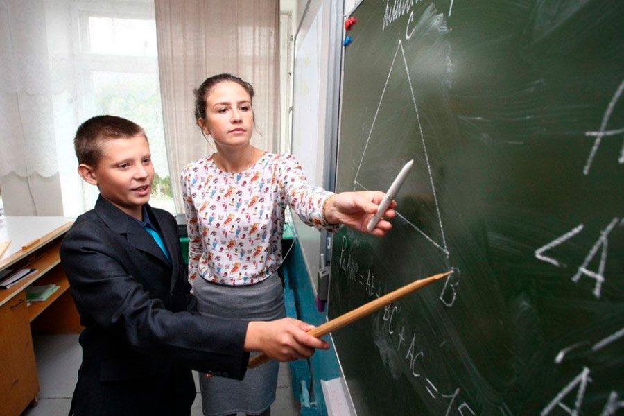 20.07 15:00 В сельские школы Ульяновской области будут привлечены педагоги по федеральной программе «Земский учитель»