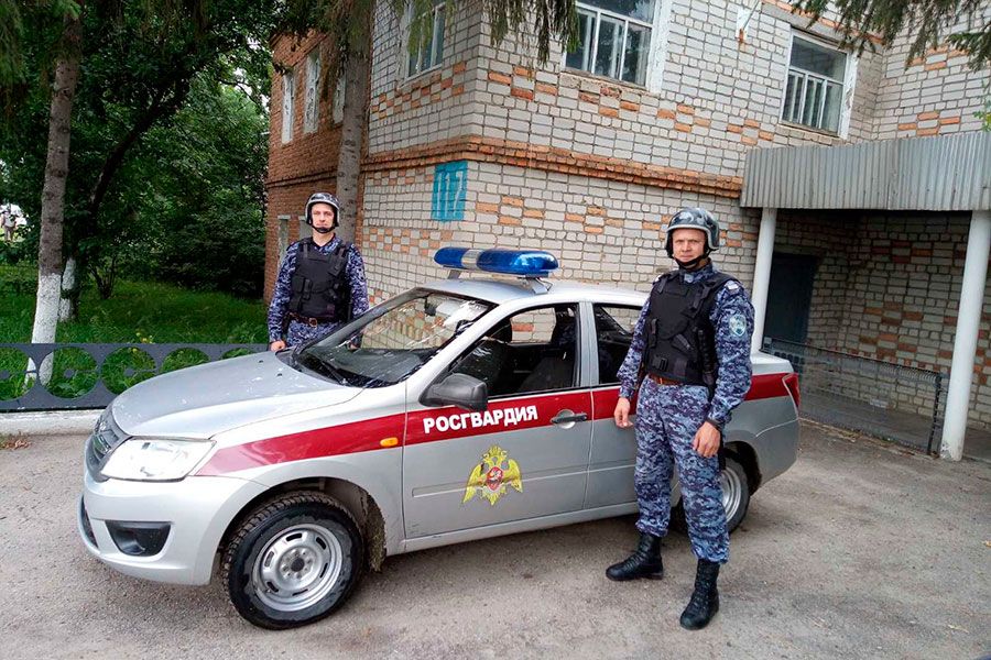 25.07 14:00 В Ульяновской области сотрудники вневедомственной охраны Росгвардии по горячим следам задержали гражданина, подозреваемого в грабеже