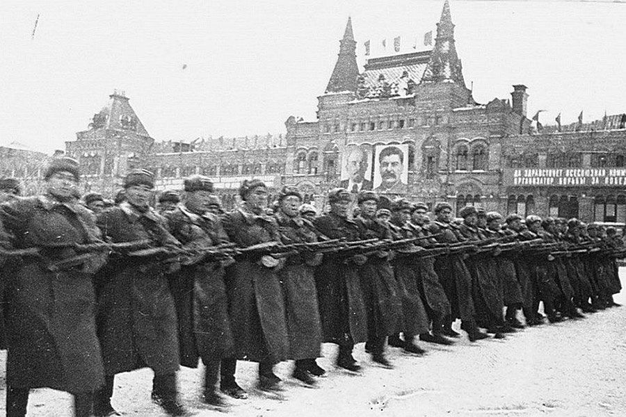 06.11 14:00 Ульяновцев приглашают на митинг, посвященный параду 1941 года на Красной площади