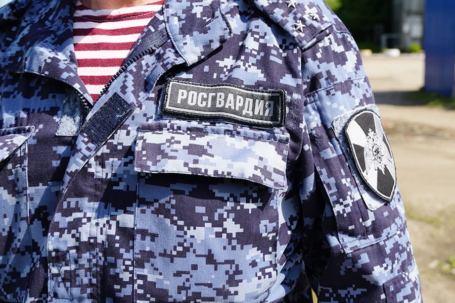 17.07 16:00 В Ульяновске сотрудники Росгвардии задержали девушку, подозреваемую в краже