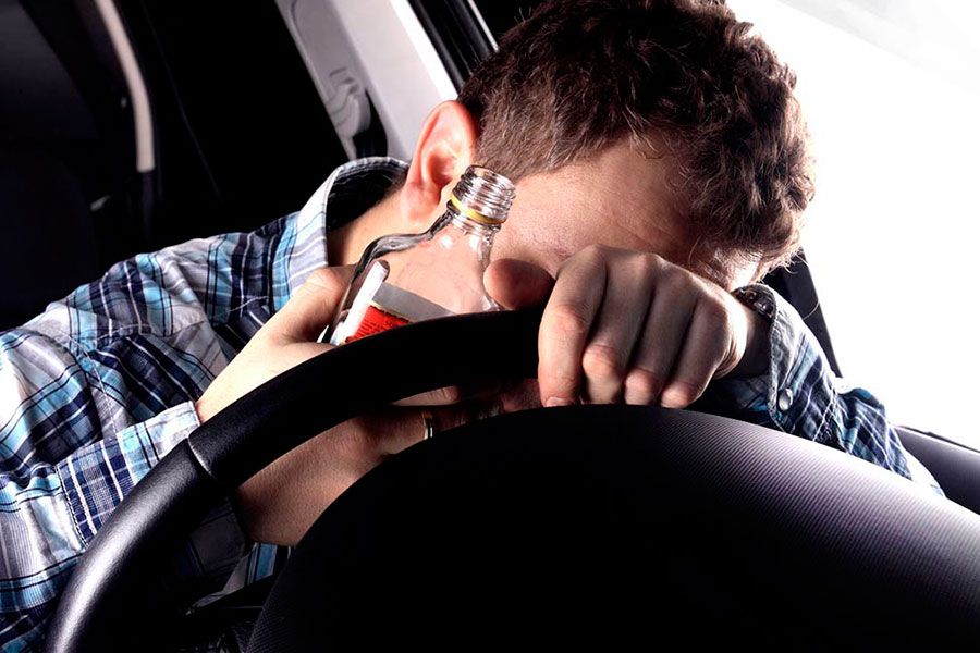 26.08 15:00 В Ульяновске водитель дорогостоящей иномарки обвиняется в управлении автомобилем в состоянии алкогольного опьянения, едва не повлекшем человеческие жертвы