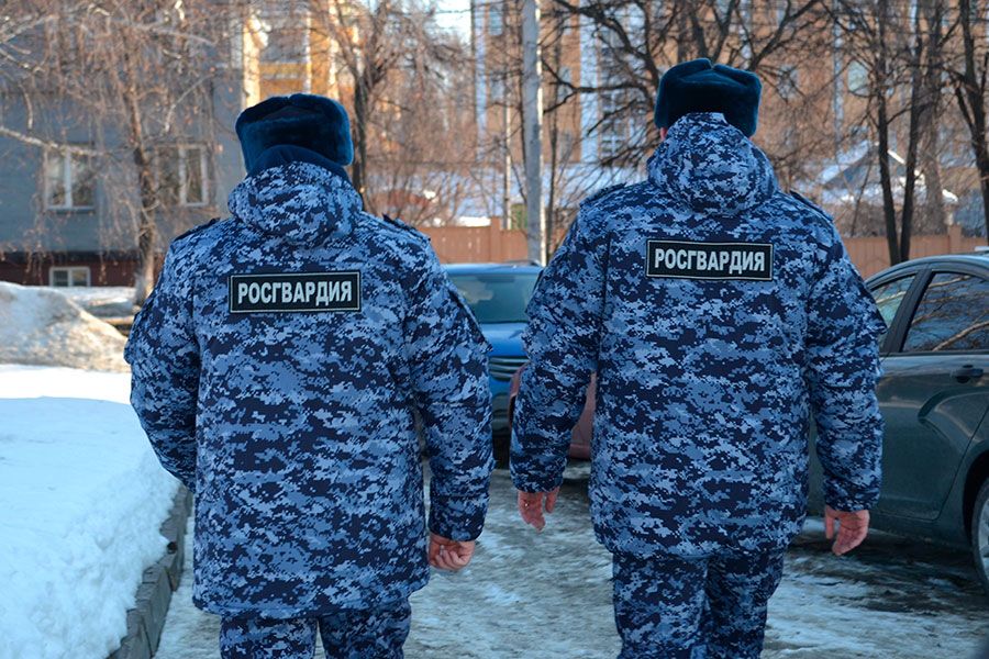 20.02 12:00 В Ульяновске за выходные росгвардейцы более 40 раз выезжали на охраняемые объекты
