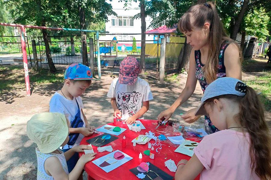 18.07 17:00 Футбол, мастер-классы и живопись: в Ульяновске продолжается проект «Лето во дворах»
