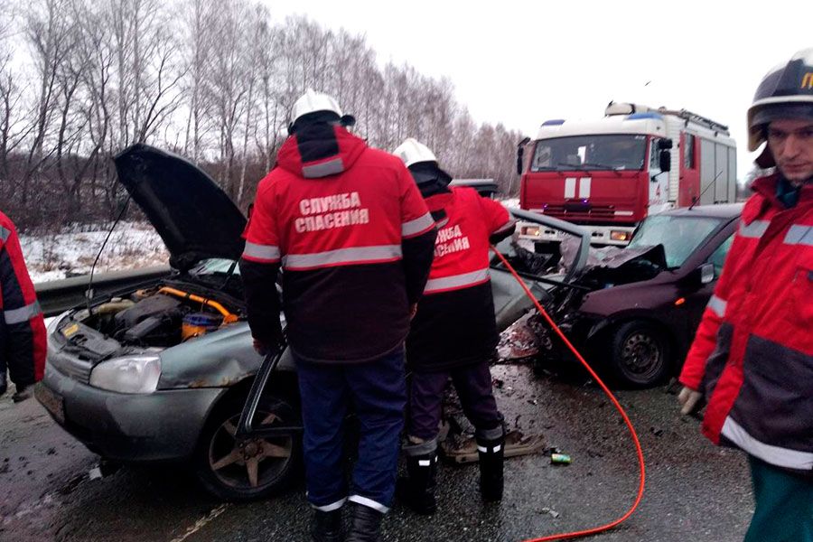 19.12 13:00 Ульяновские спасатели помогли в ликвидации последствий смертельного ДТП