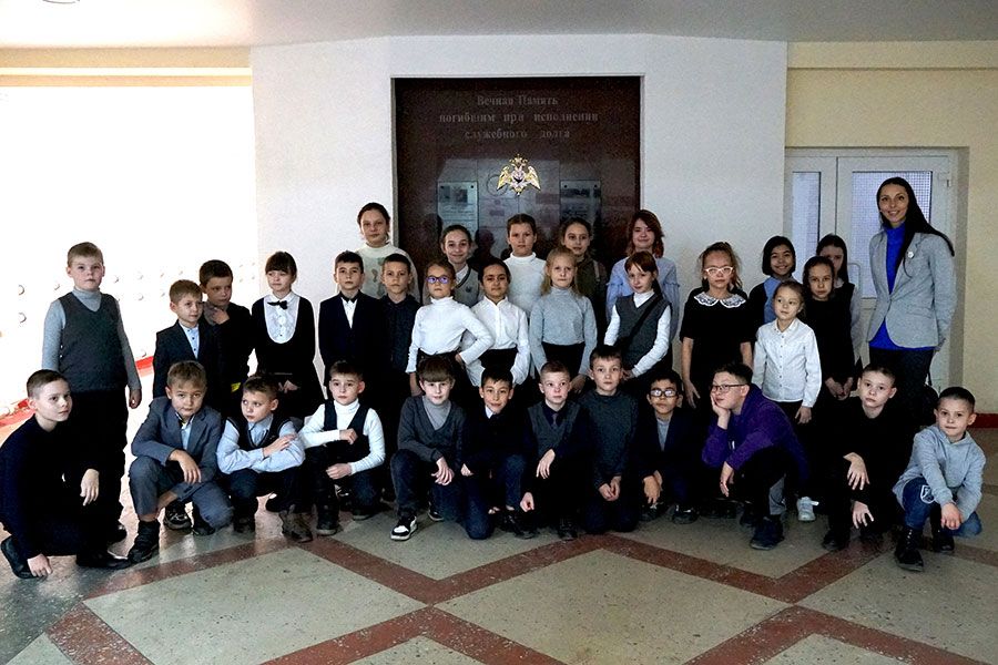 16.11 11:00 В Ульяновске сотрудники ОМОН провели урок мужества для воспитанников творческой мастерской