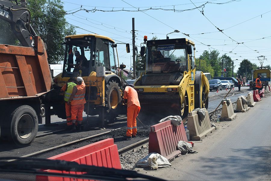 29.06 13:00 По нацпроекту «Безопасные качественные дороги» ремонт ведётся на 17 из 19 улиц Ульяновска