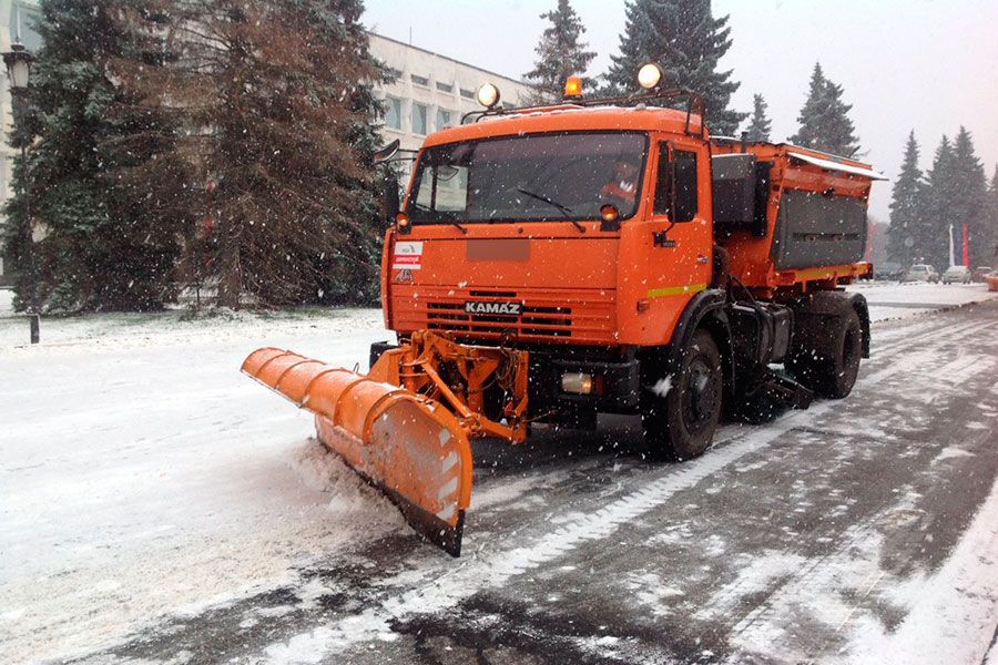 24.11 13:00 В Ульяновской области ликвидировать скользкость и расчищать дороги направлено более 150 единиц специализированной техники