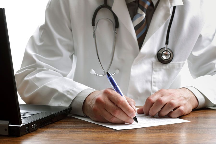 Неразборчивый почерк врачей приводит к гибели до 7 тысяч человек в год
