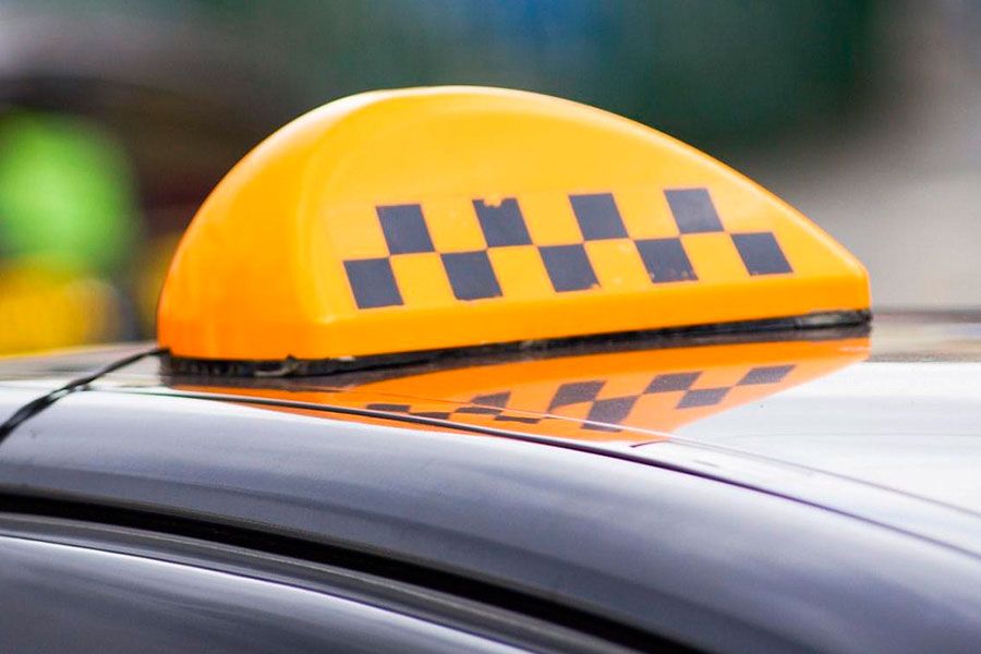 02.12 17:00 Ульяновский таксист обокрал пассажира на 3000 рублей