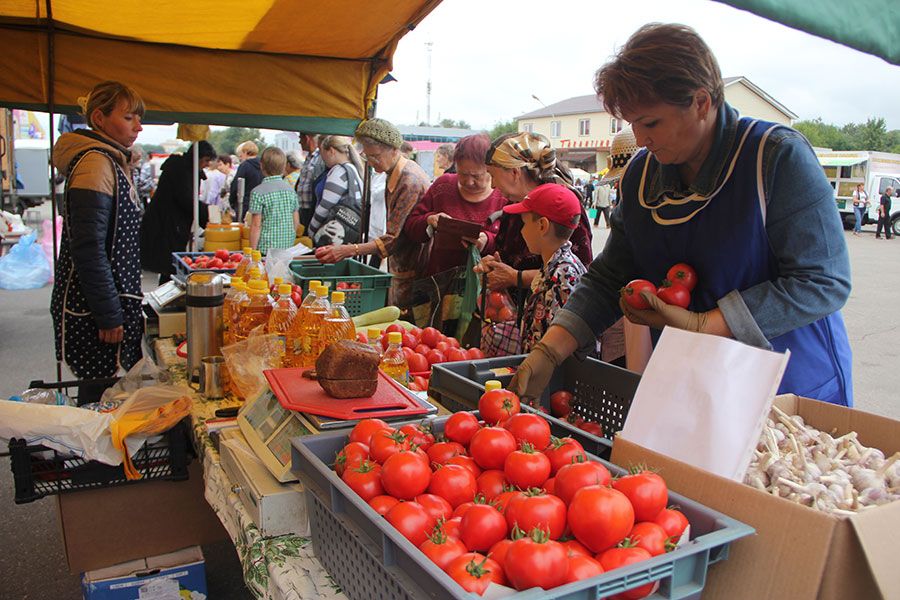 23.09 12:00 На ярмарке в Засвияжском районе Ульяновска реализовано продукции на сумму 9,6 миллионов рублей